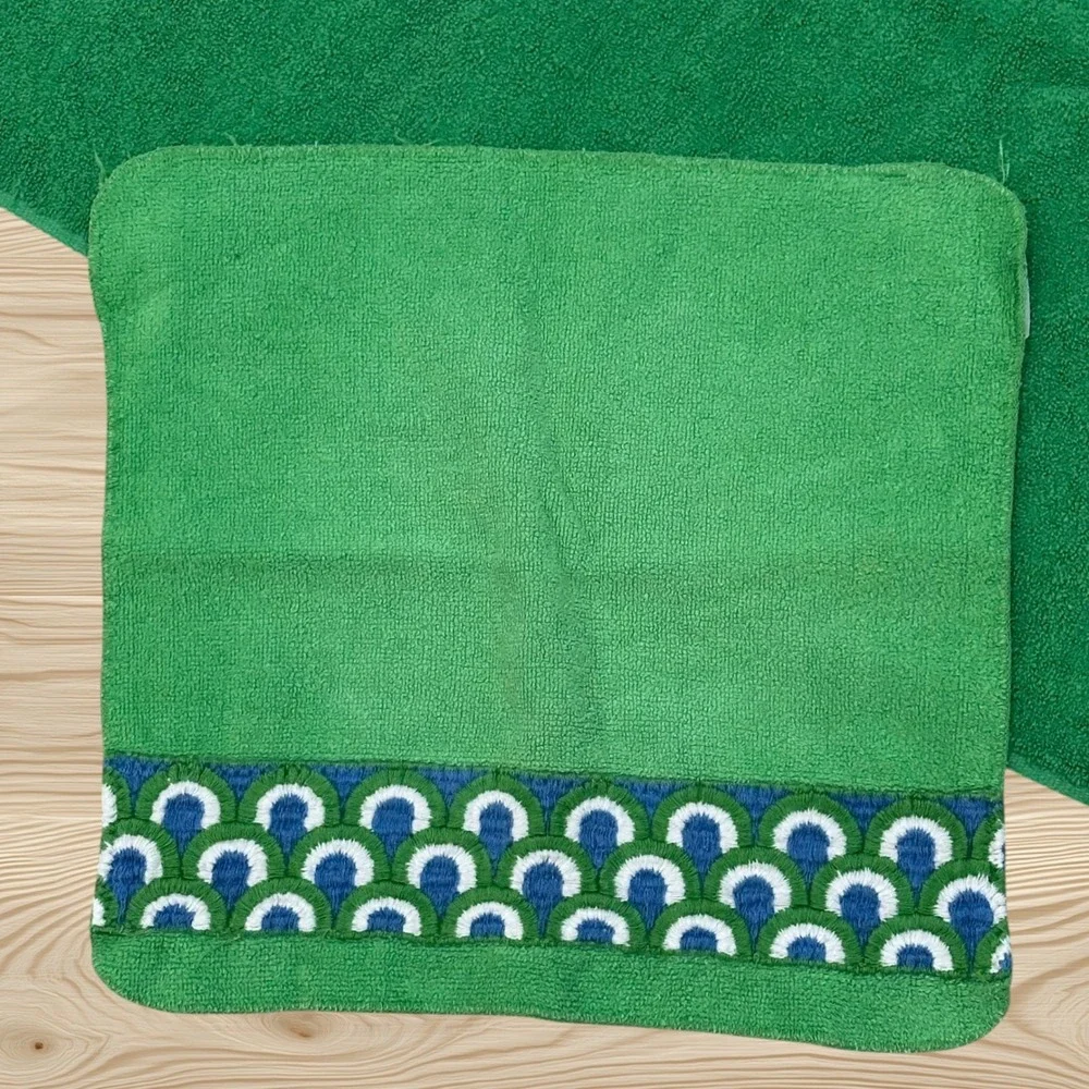 Springmaid Vintage Green Embroidered Trim Bath Towel and Wash Cloth Set‎